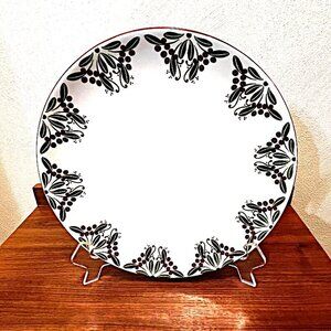 Savino Designs Earthenware Modern Holly pattern 10 3/4" round Christmas plate